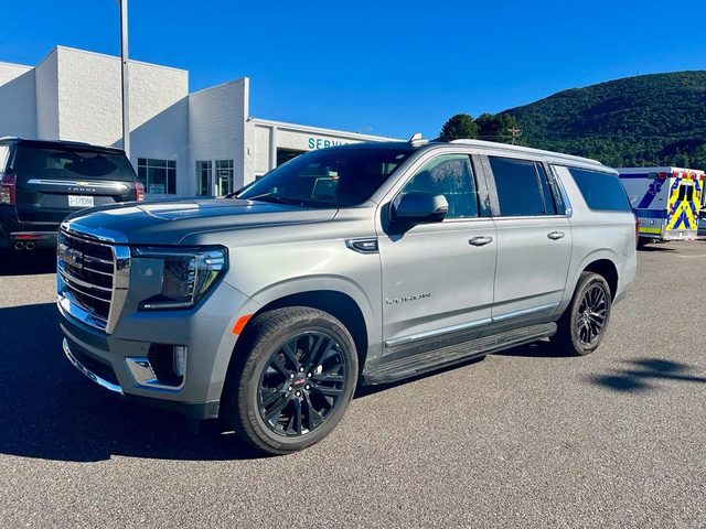 2023 GMC Yukon XL SLT 4WD photo