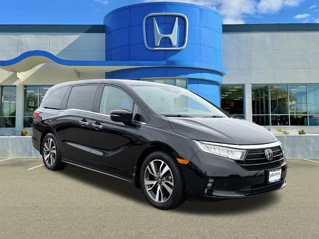 2023 Honda Odyssey Touring FWD photo