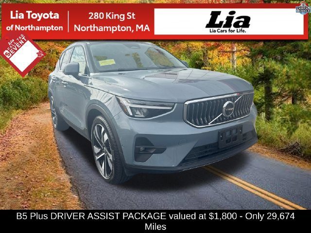 2023 Volvo XC40 Plus Bright Theme AWD photo