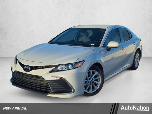 2023 Toyota Camry LE FWD photo