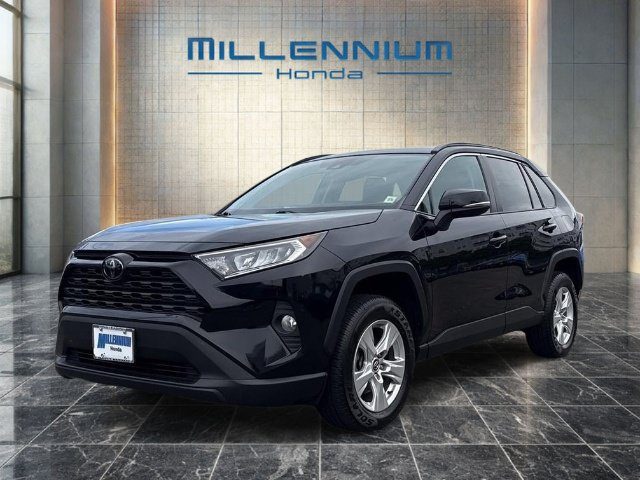 2020 Toyota RAV4 XLE AWD photo