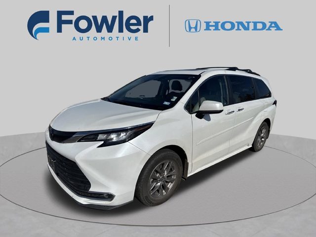 2023 Toyota Sienna XLE FWD photo