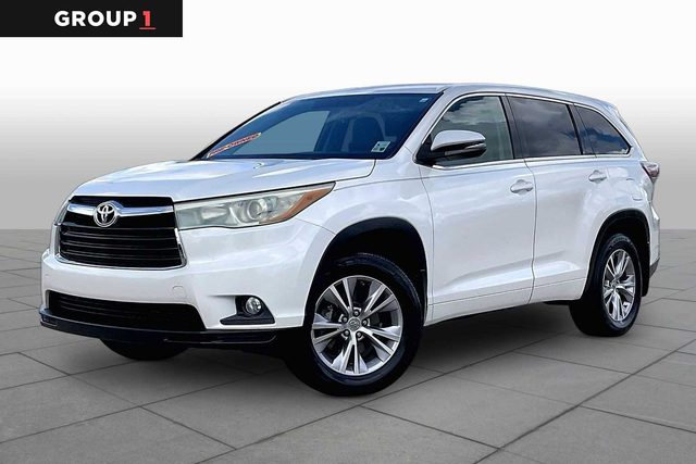 2015 Toyota Highlander LE Plus FWD photo