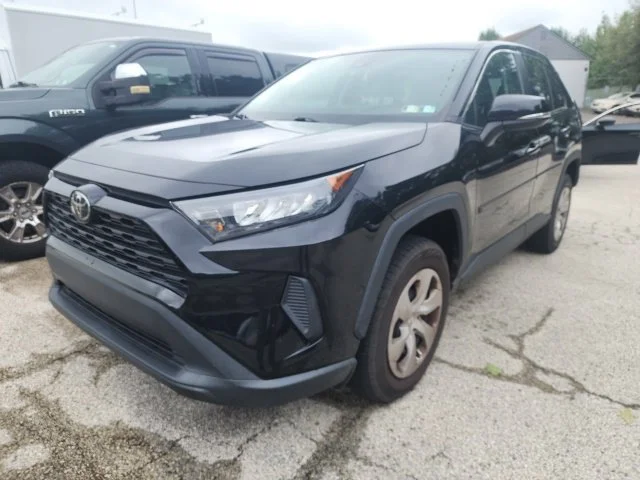 2022 Toyota RAV4 LE AWD photo
