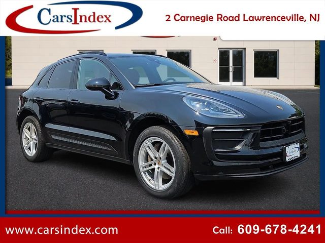 2023 Porsche Macan AWD photo