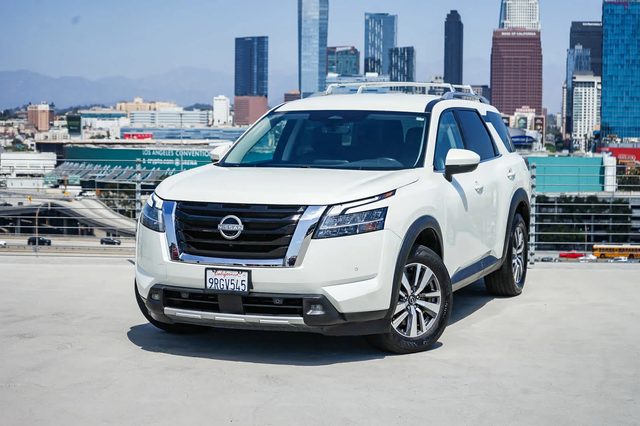 2023 Nissan Pathfinder SL FWD photo