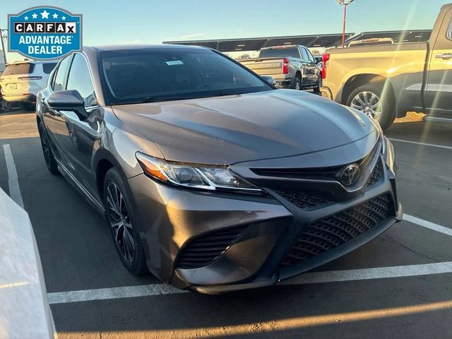2020 Toyota Camry SE FWD photo