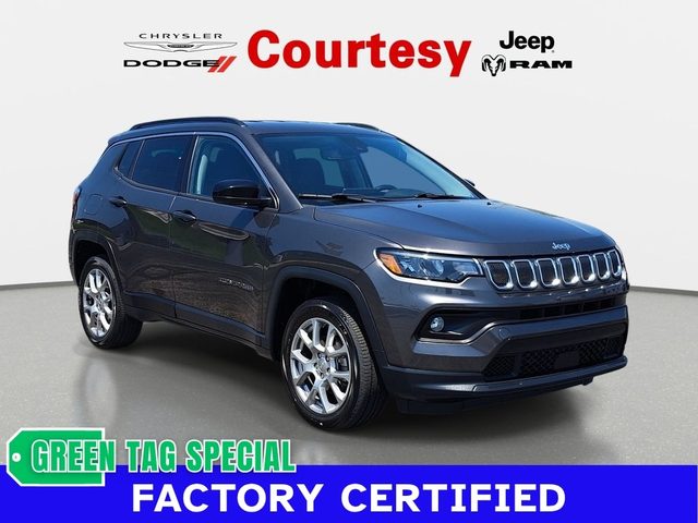 2022 Jeep Compass Latitude Lux 4WD photo