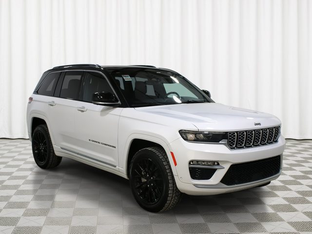 2023 Jeep Grand Cherokee Summit RWD photo