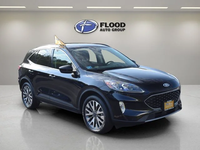 2022 Ford Escape Titanium AWD photo