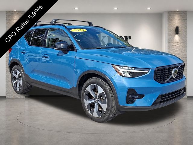 2023 Volvo XC40 Plus Dark Theme AWD photo
