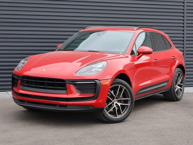 2022 Porsche Macan AWD photo
