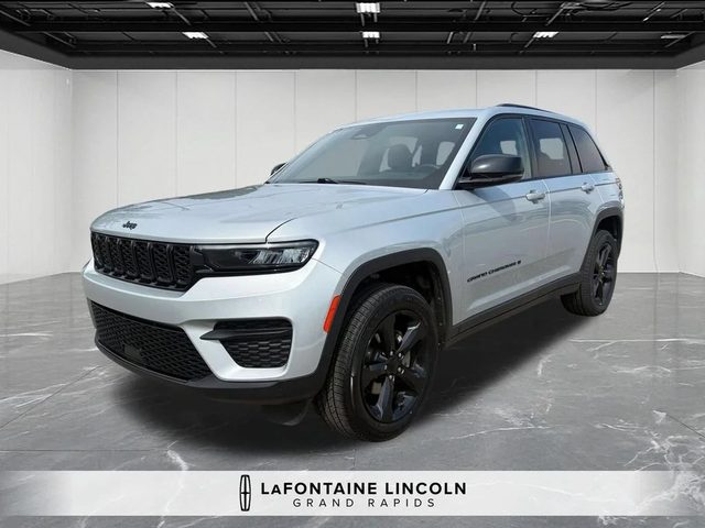 2023 Jeep Grand Cherokee Altitude 4WD photo
