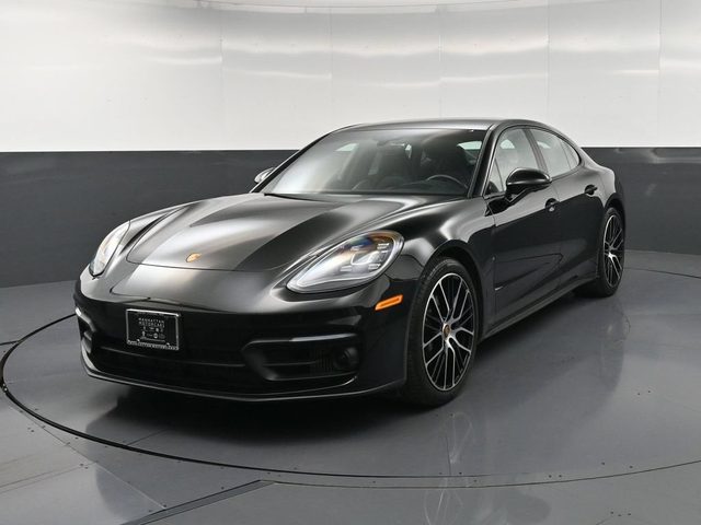 2023 Porsche Panamera RWD photo