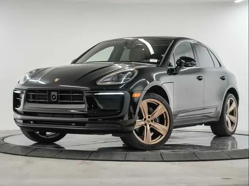 2023 Porsche Macan AWD photo