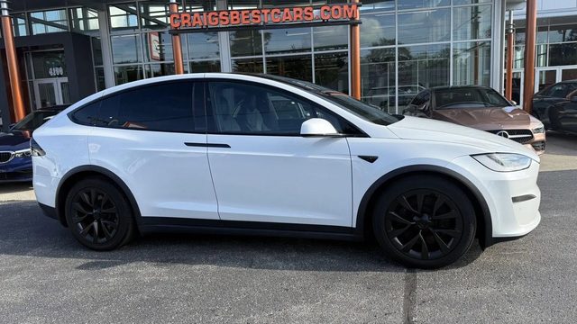 2022 Tesla Model X AWD photo