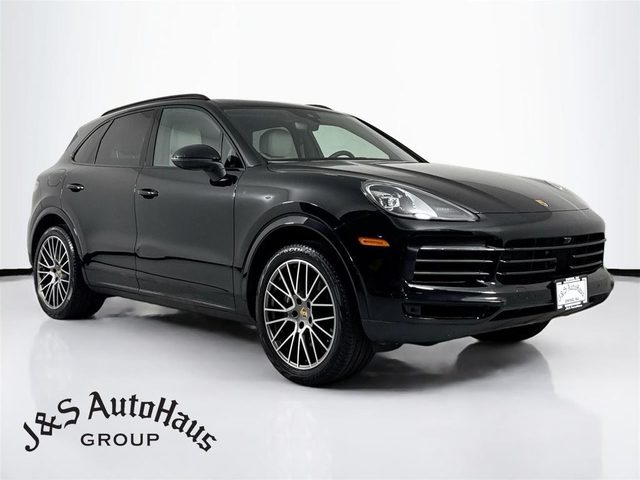 2023 Porsche Cayenne Platinum Edition AWD photo