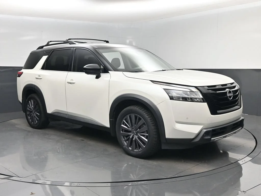2023 Nissan Pathfinder SL FWD photo