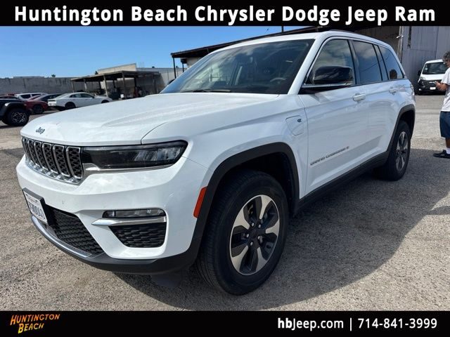 2022 Jeep Grand Cherokee 4WD photo