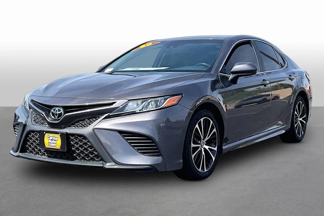 2020 Toyota Camry SE FWD photo