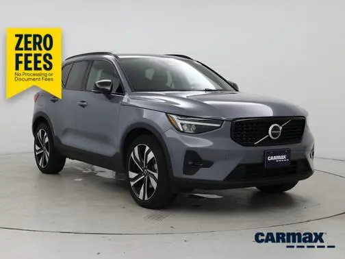 2023 Volvo XC40 Plus Dark Theme AWD photo