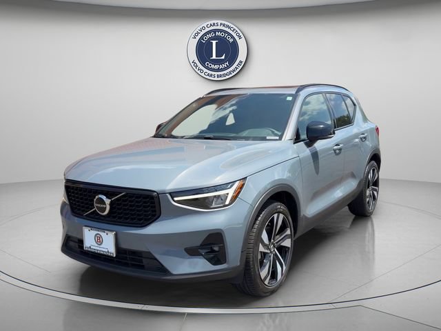 2023 Volvo XC40 Plus Dark Theme AWD photo