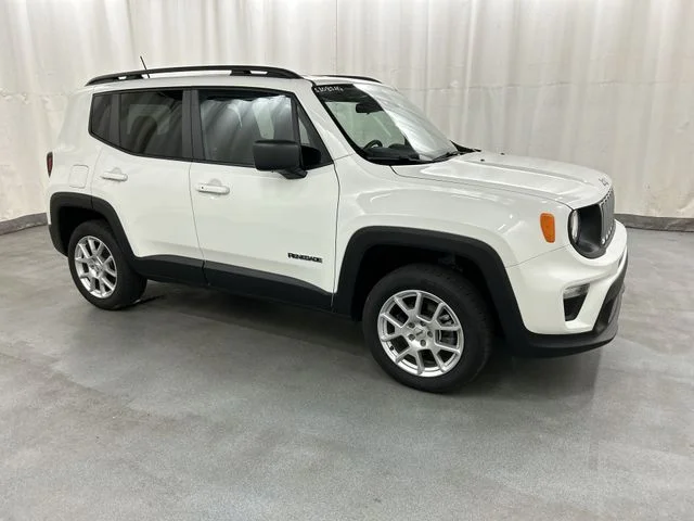 2022 Jeep Renegade Latitude 4WD photo