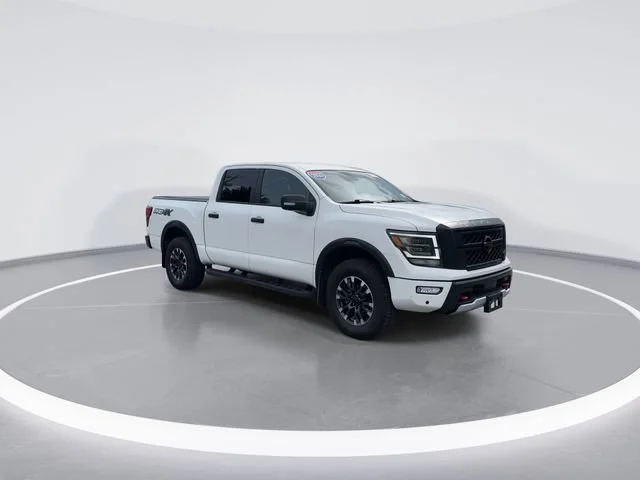 2023 Nissan Titan PRO-4X 4WD photo