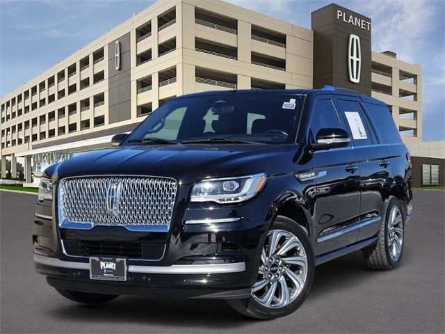 2022 Lincoln Navigator Reserve 4WD photo