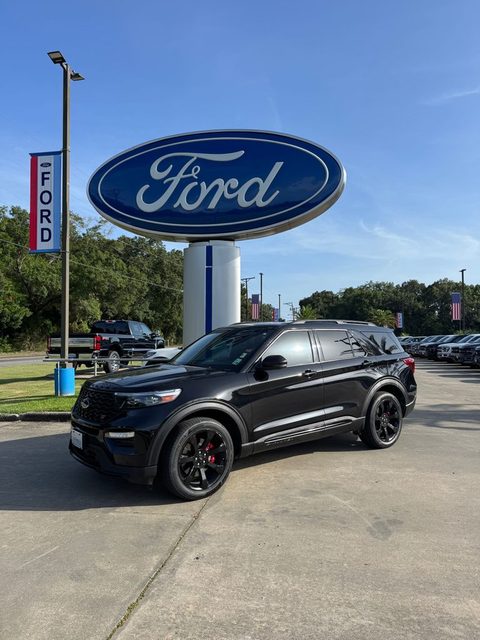 2023 Ford Explorer ST 4WD photo
