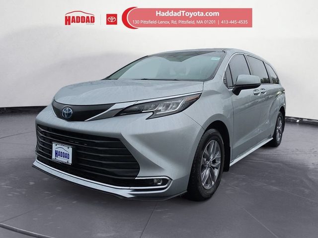 2023 Toyota Sienna XLE FWD photo