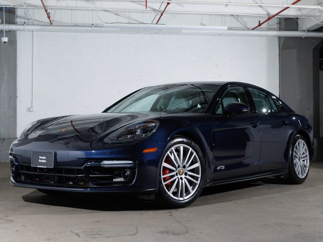 2023 Porsche Panamera GTS AWD photo