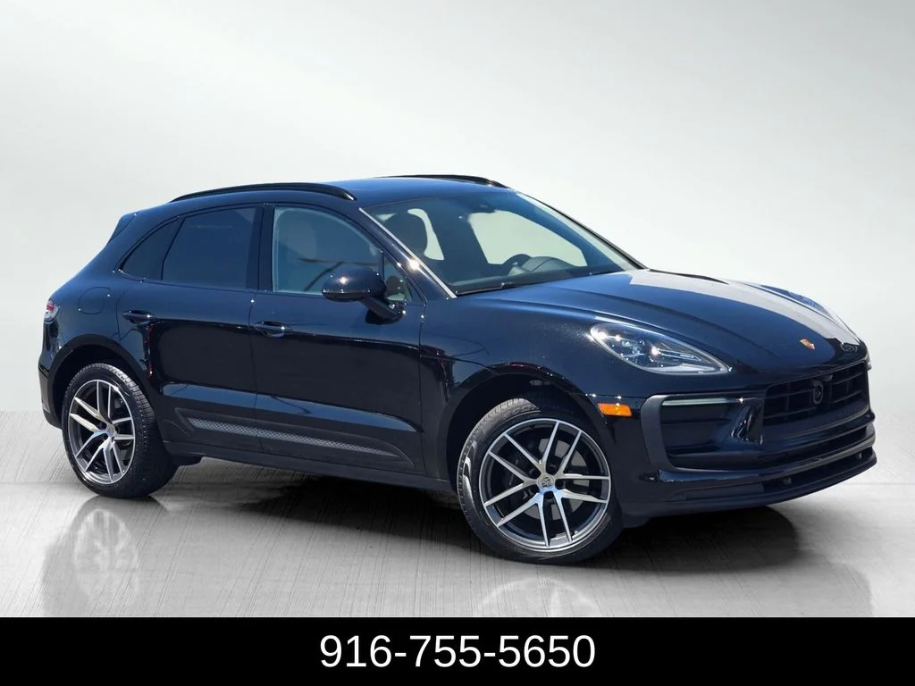 2023 Porsche Macan  AWD photo