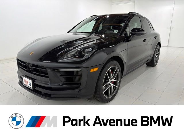 2022 Porsche Macan S AWD photo