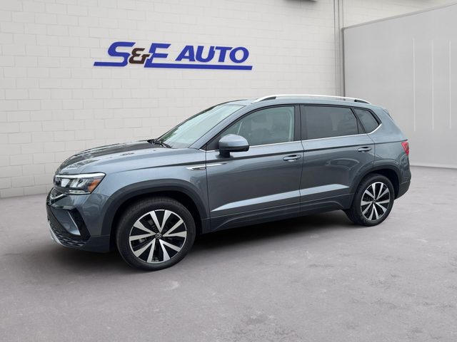 2023 Volkswagen Taos SE AWD photo