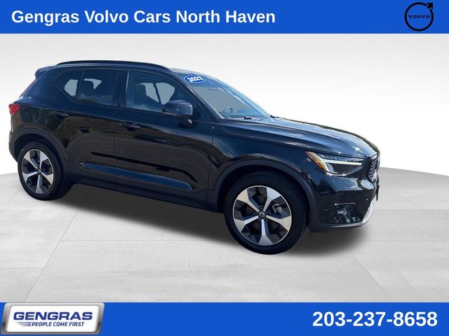 2023 Volvo XC40 Plus Dark Theme AWD photo