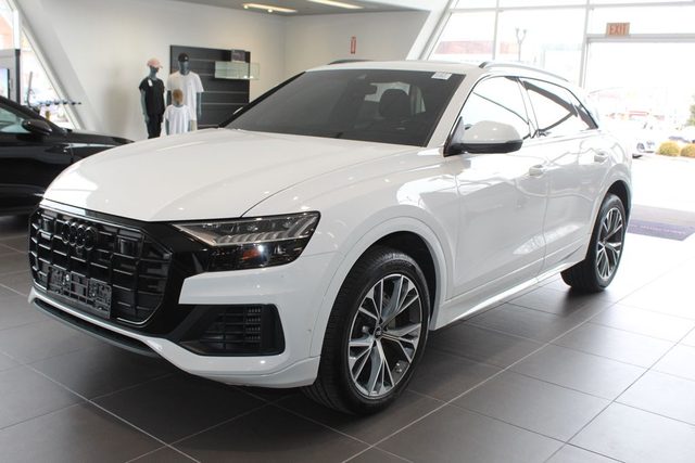 2023 Audi Q8 Premium AWD photo