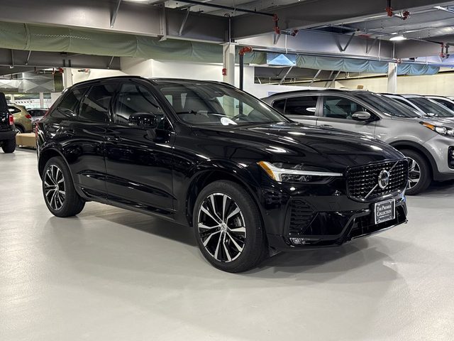 2023 Volvo XC60 Plus Dark Theme AWD photo