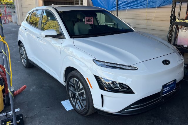 2023 Hyundai Kona Limited FWD photo