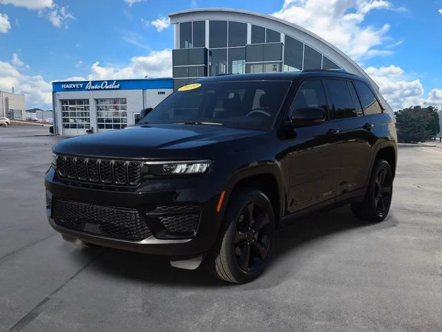 2023 Jeep Grand Cherokee Altitude 4WD photo