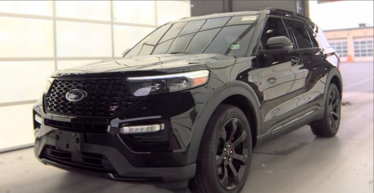 2023 Ford Explorer ST 4WD photo