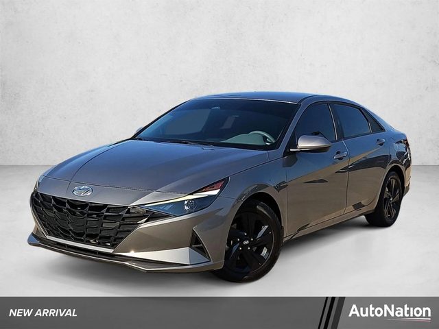 2023 Hyundai Elantra SEL FWD photo