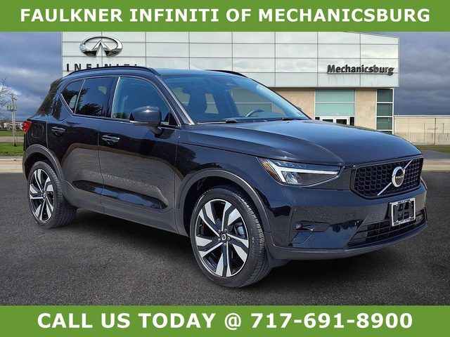 2023 Volvo XC40 Plus Dark Theme AWD photo