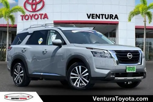 2023 Nissan Pathfinder Platinum FWD photo