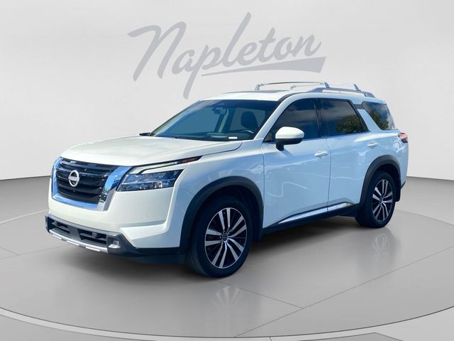 2023 Nissan Pathfinder Platinum FWD photo