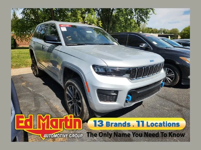 2023 Jeep Grand Cherokee Overland 4WD photo
