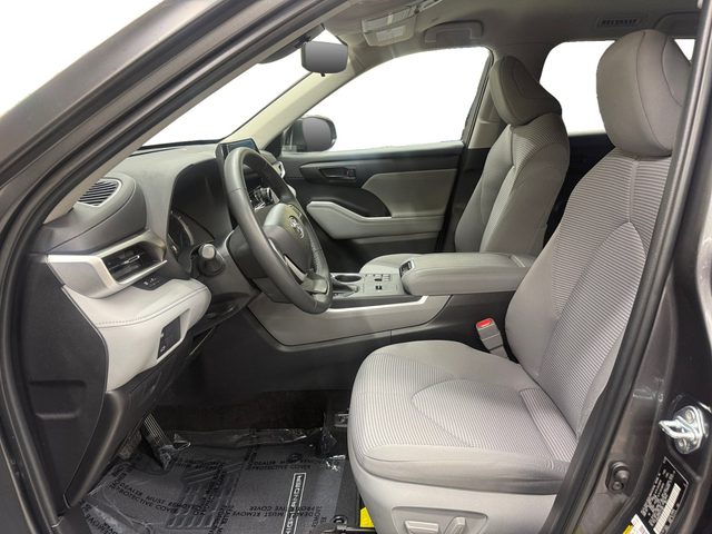 2023 Toyota Highlander Hybrid LE AWD photo