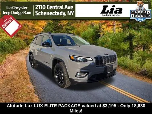 2023 Jeep Cherokee Altitude Lux 4WD photo