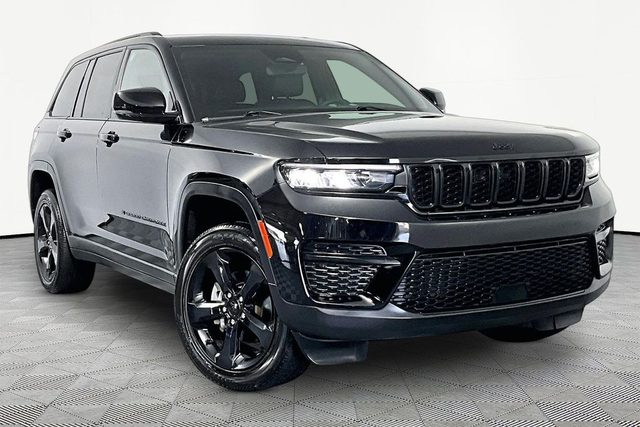 2023 Jeep Grand Cherokee Altitude 4WD photo