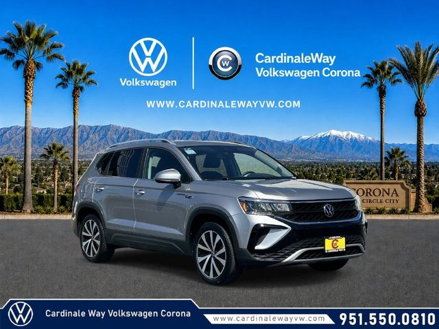 2023 Volkswagen Taos SE AWD photo